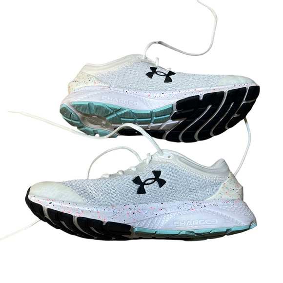 Women’s Under Armour charged escape 3 sneakers - Picture 4 of 8
